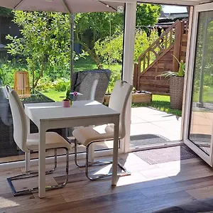 All-in-one Mit Eigener Sonnenterrasse Im Garten , Düsseldorf Deutschland